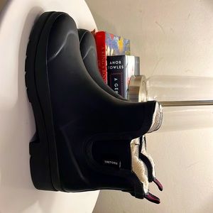 NWOB Women’s Size 9 Tretorn Lina Black Faux Fur Lined Rainboots